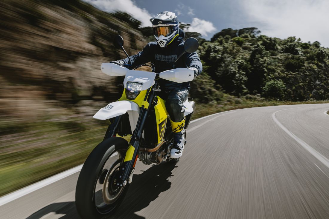 ハスクバーナ701スーパーモト　2016年モデル ハスクバーナ（Husqvarna）2016年 701 SUPERMOTO・新登場のカタログ